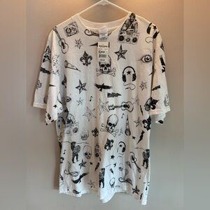 White Graphic T-Shirt with Black  all over print y2k Illustrations xl